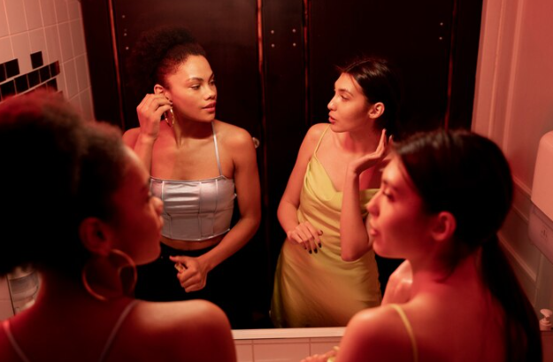 Dakota Johnson Nude Scenes